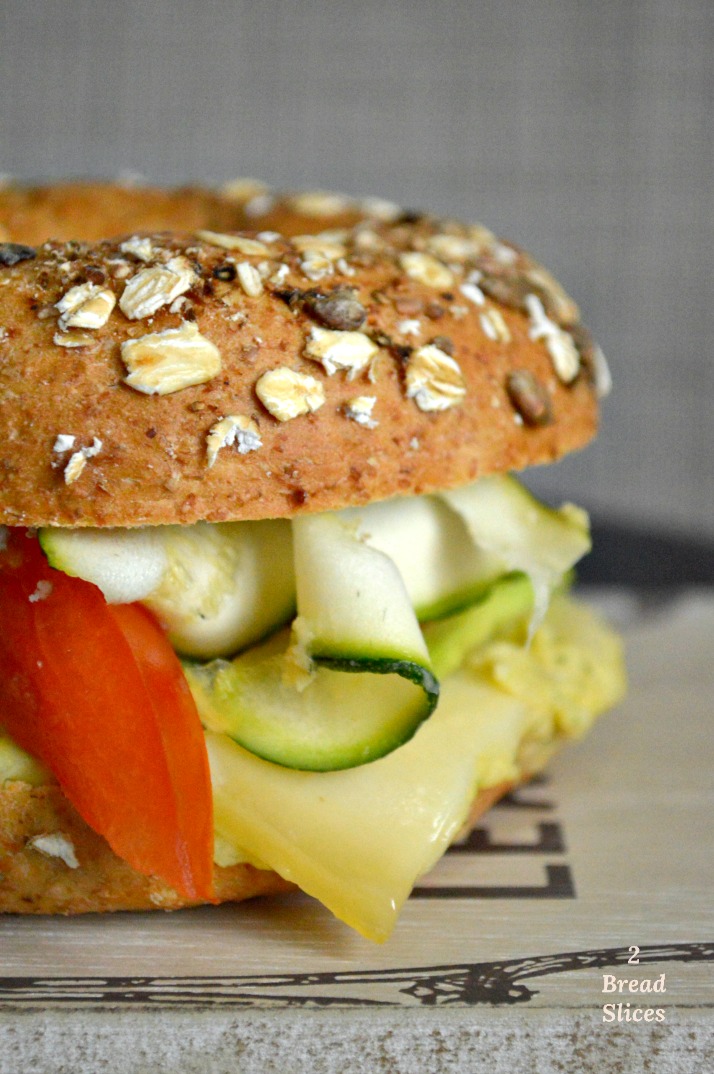 Bagel de Calabacín y Pasta de Judías Blancas