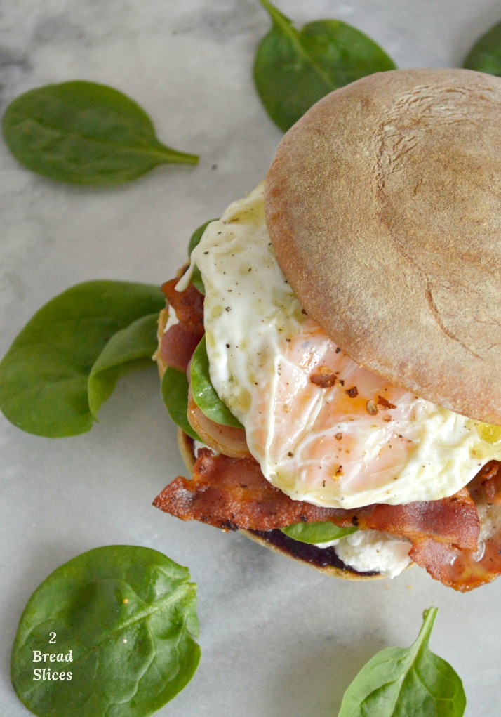 Sandwich de Espinacas y Huevo Frito