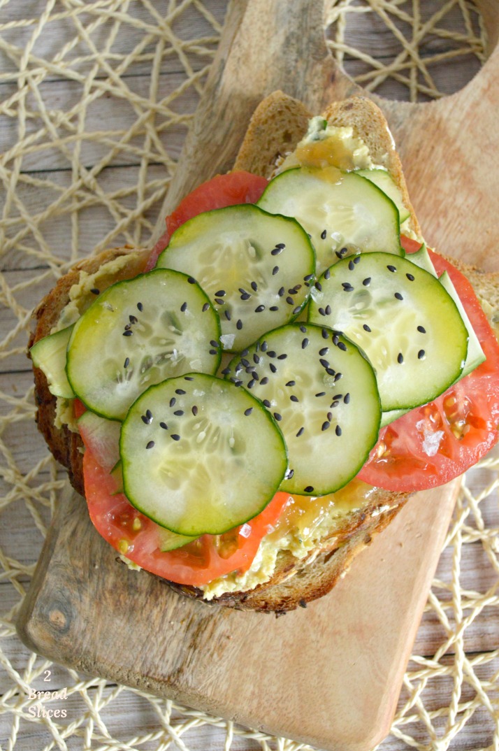 Sandwich (open) de Hummus y Verduras