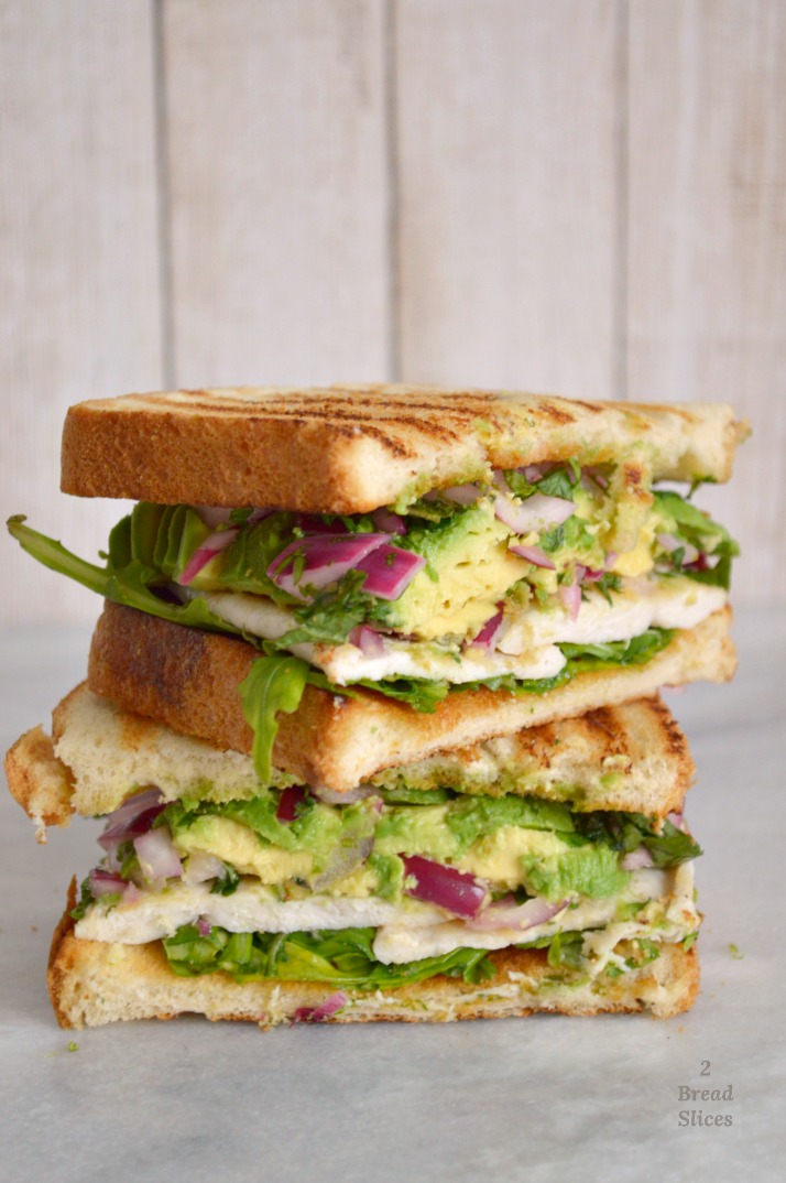 Sandwich de Pollo con Aguacate y Menta