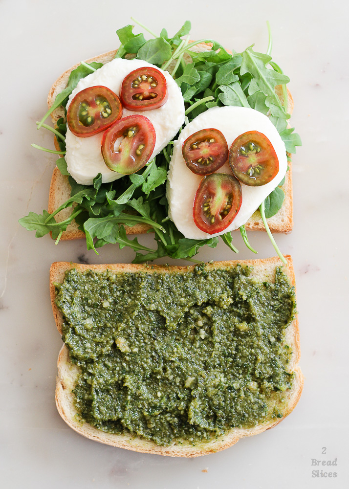 rúcula pesto tomate mozzarella