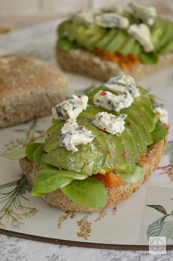 Sandwich de Aguacate y Queso Saint Agur