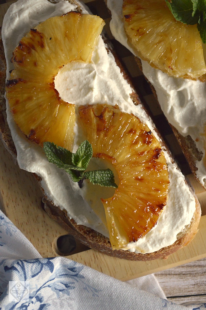 Open Sandwich de Piña Asada