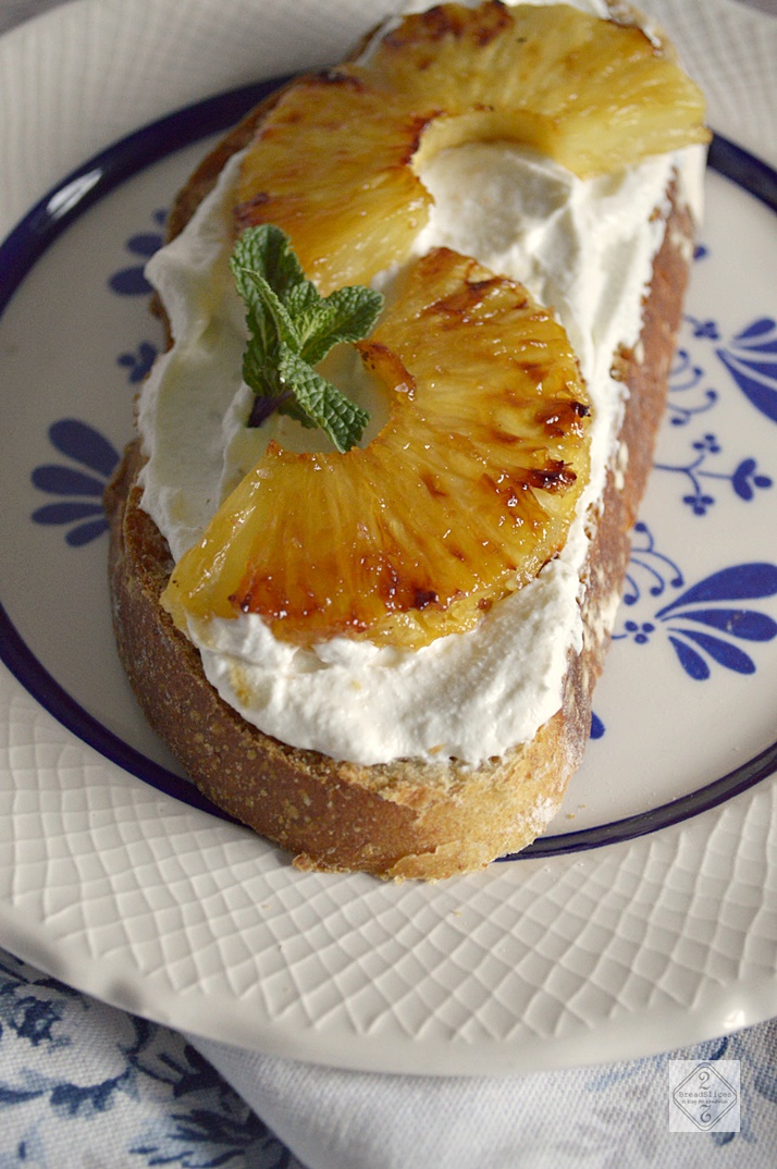 Open Sandwich de Piña Asada