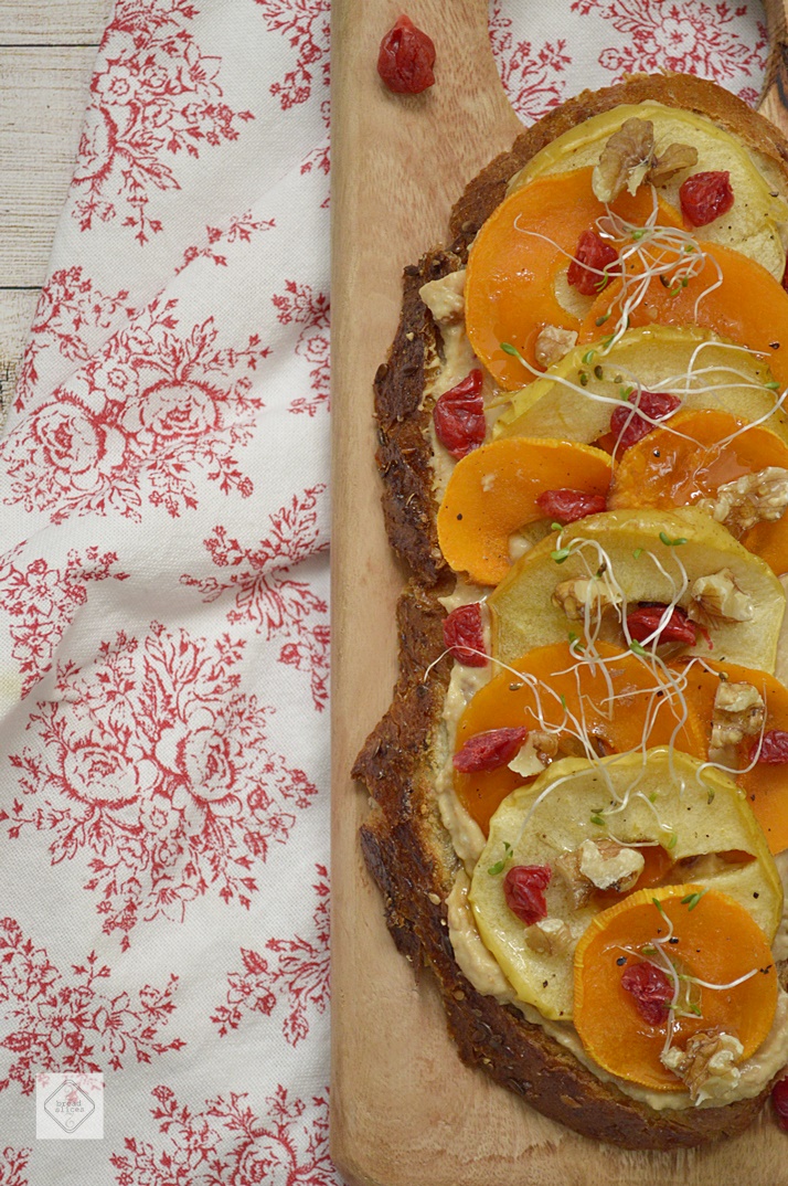 Open Sandwich de Calabaza y Manzana Asadas