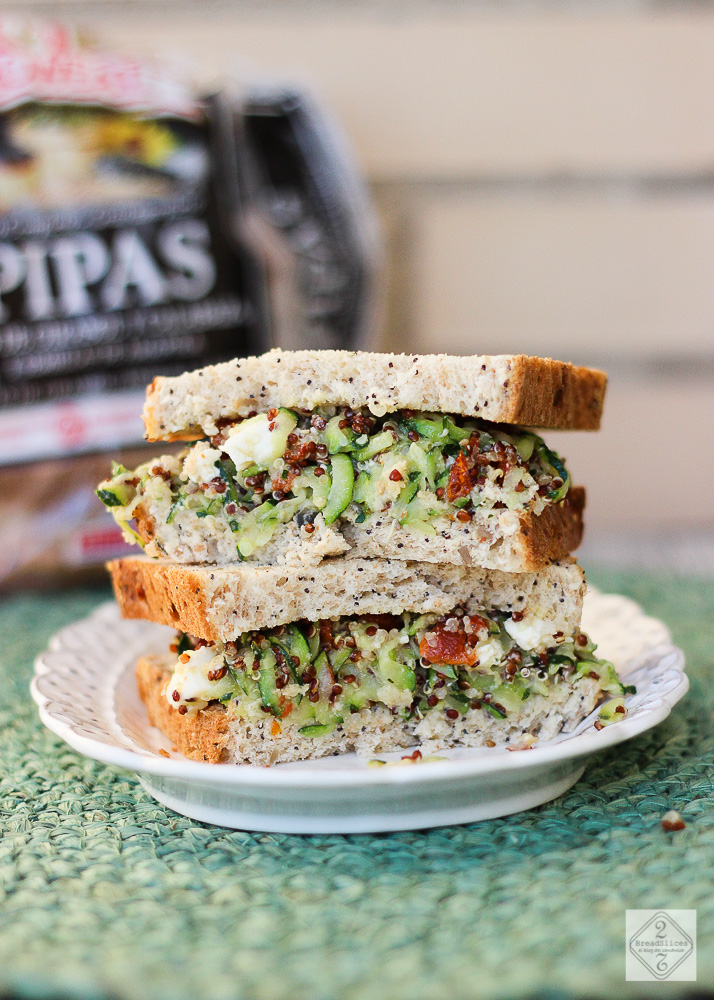 Sandwich de calabacín, quinoa, tomate y feta