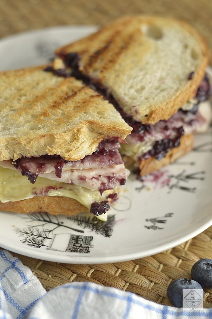 Sandwich de Pavo, Queso Brie y Arándanos