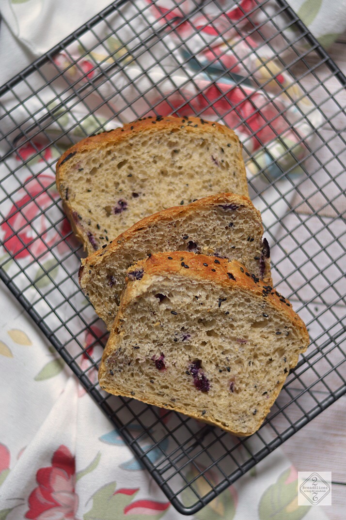 Pan de Arándanos y Sésamo Negro