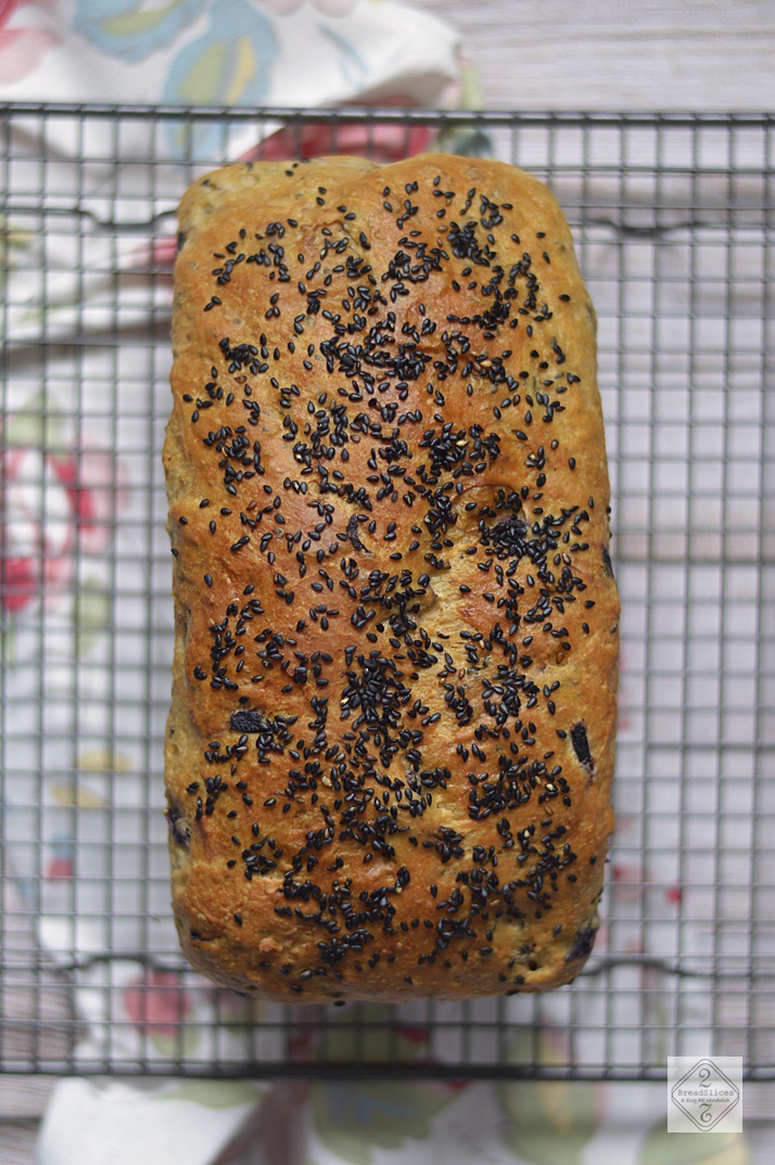 Pan de Arándanos y Sésamo Negro