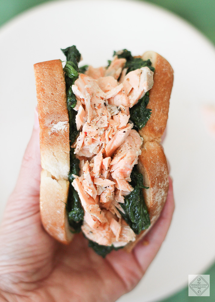 Sandwich de salmón y espinacas