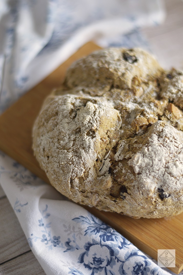 Pan de Soda con Almendra y Pasas