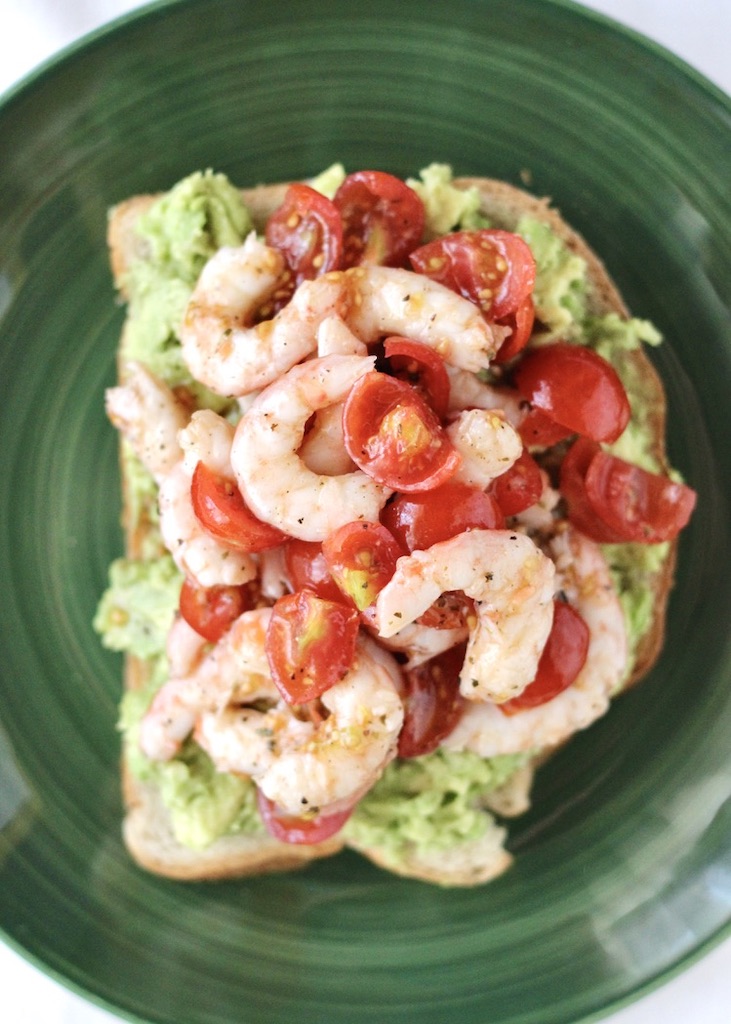 Sandwich de aguacate y gambas