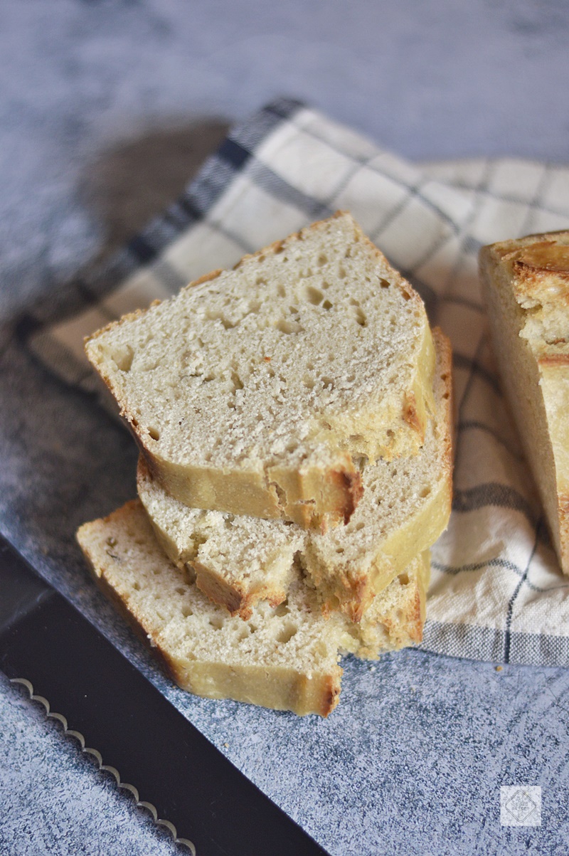 Pan de Ajo y Sardinas | 2 Bread Slices